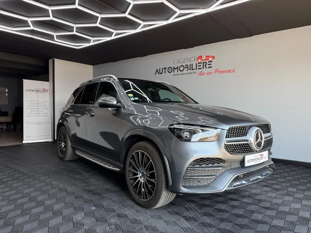 Mercedes-Benz GLE 400 Classe 400D AMG LINE 330 Ch 7 PLACES - 1ERE MAIN - SUIVI COMPLET - GARANTIE 6 MOIS — photo 1 of 35