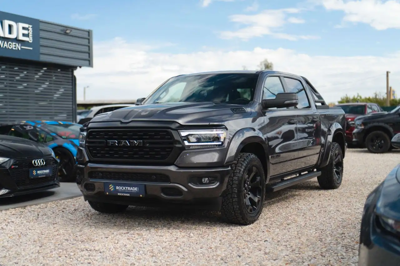 Dodge RAM 5.7 V8 HEMI 4x4 OFFROAD Night-Paket *LED* — photo 1 of 40
