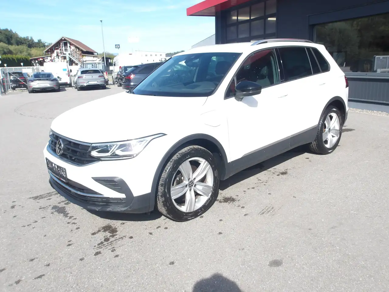 Volkswagen Tiguan Active eHybrid — photo 1 of 21