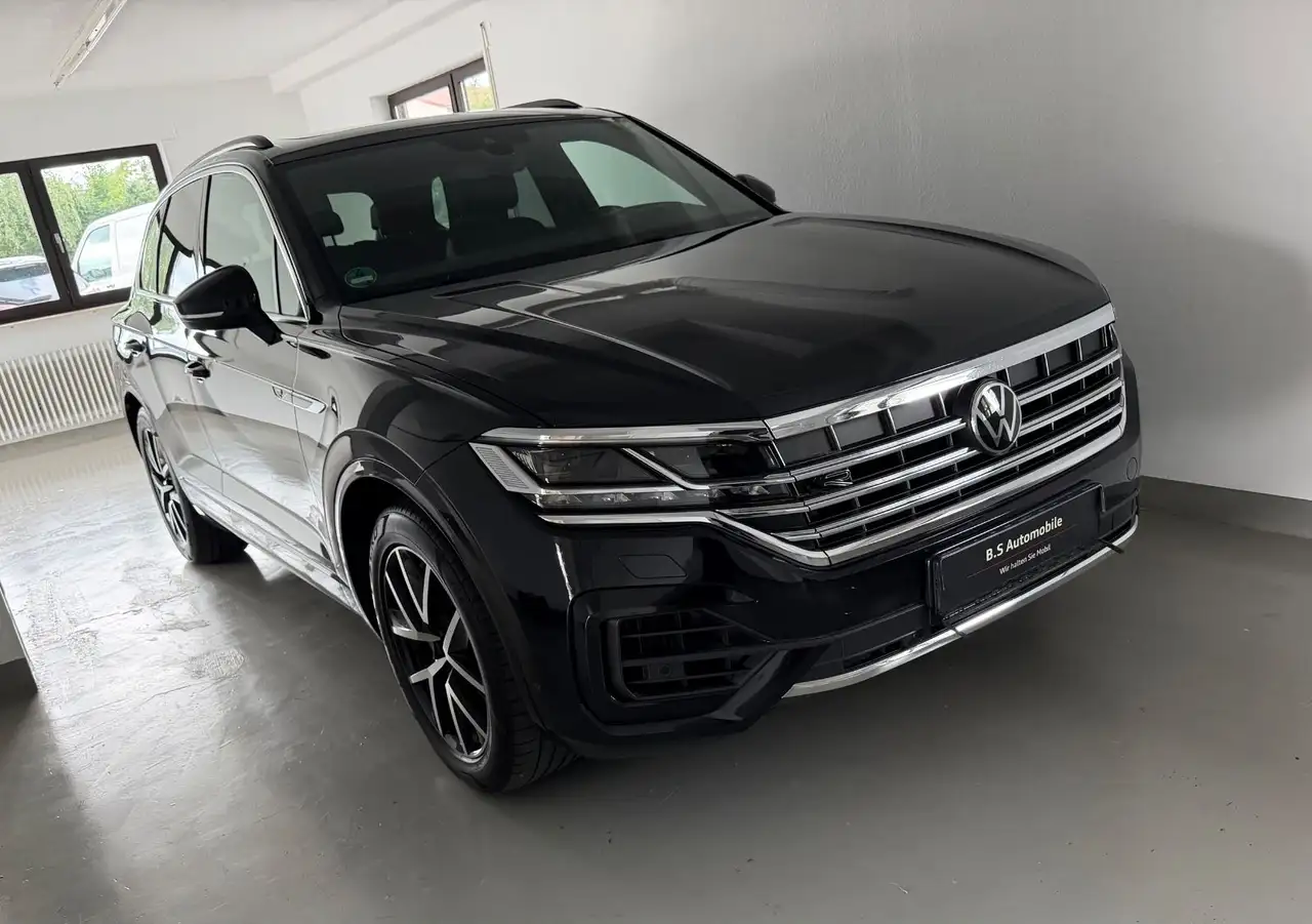 Volkswagen Touareg 3.0 TSI R-Line 4Motion Digital 360° LED — photo 1 of 15