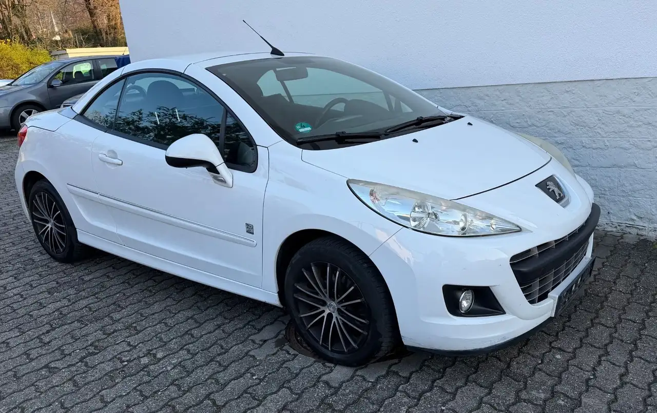 Peugeot 207 CC Cabrio-Coupe Premium — photo 1 of 10