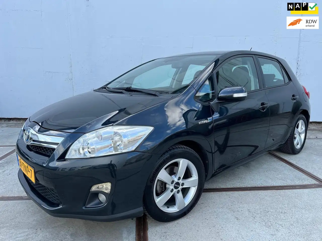 Toyota Auris 1.8 Full Hybrid Dynamic Business Clima - trekhaak — photo 1 of 15