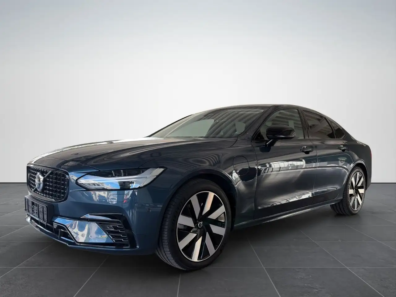 Volvo S90 Lim. Ultimate Dark Recharge Plug-In Hybrid A — photo 1 of 15