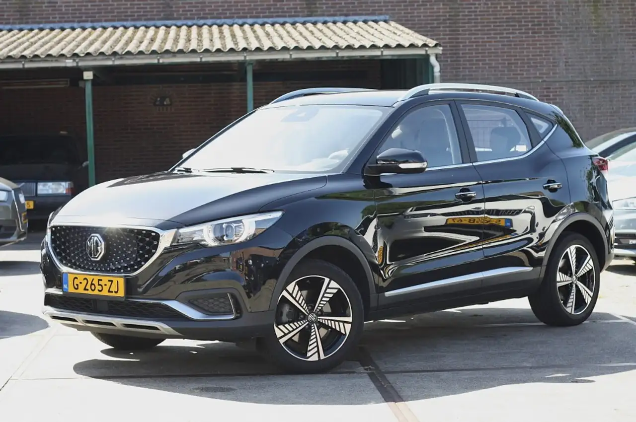 MG ZS EV Luxury 45kWh SOH 89% / NAP / Camera / Pano / Le — photo 1 of 21