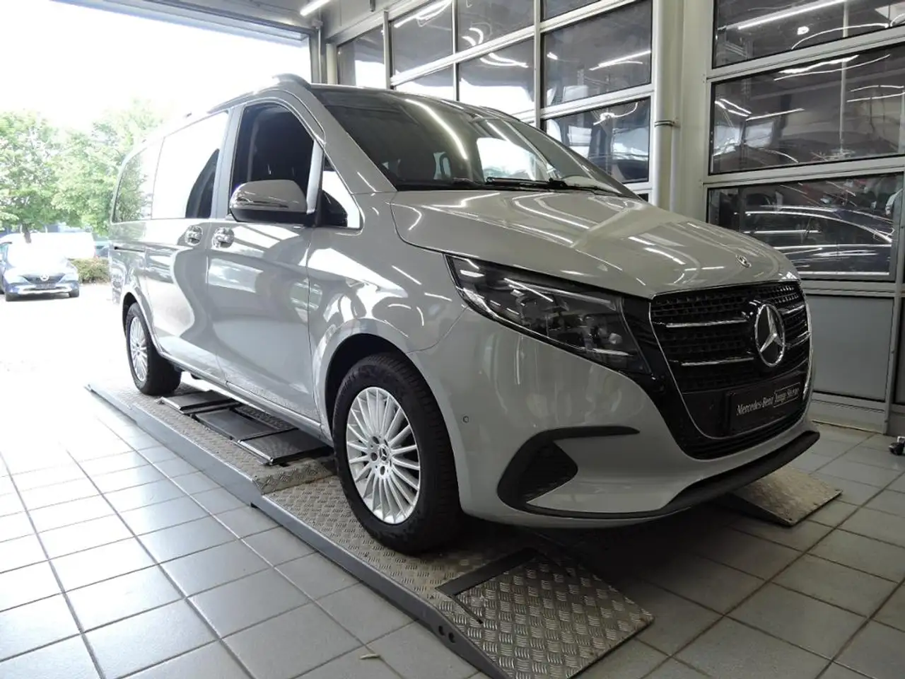 Mercedes-Benz V 250 d 4M STYLE Lang alpin*Liege/&Winter-Paket — photo 1 of 10