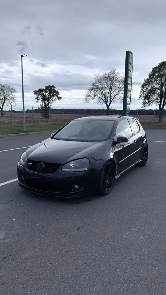 Volkswagen Golf GTI 2.0 DSG Edition 30 — photo 1 of 3