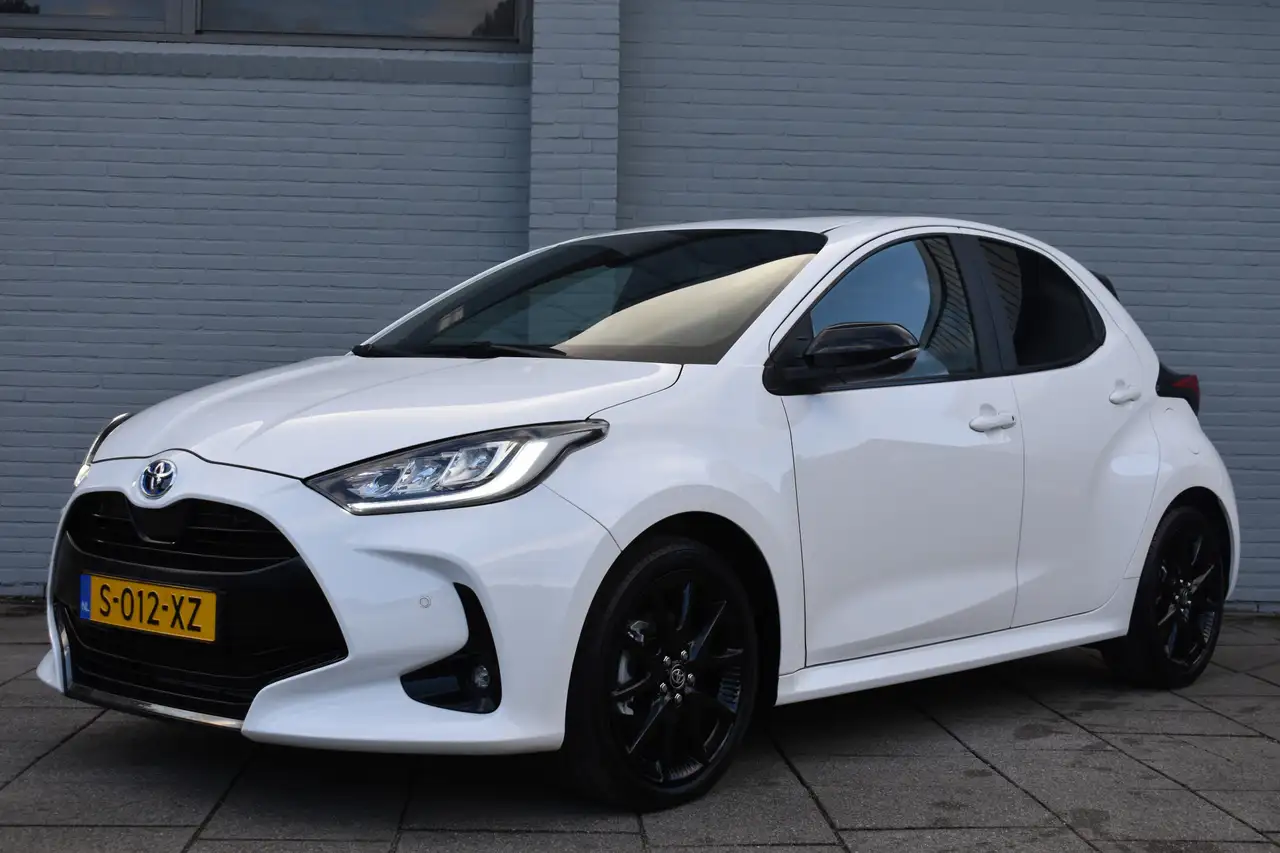 Toyota Yaris 1.5 Hybrid Executive Automaat 116pk ,PDC, BSM, Sto — photo 1 of 15