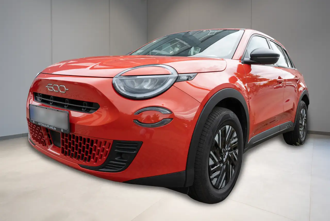 Fiat 600 Hybrid 125-Jahre-Edition 1.2 100PS DCT *NAVI*SHZ* — photo 1 of 15