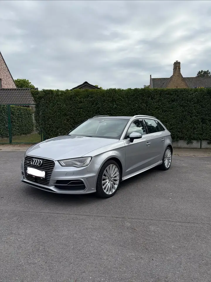 Audi A3 Sportback e-tron 1.4 TFSI PHEV Ambiente S tronic — photo 1 of 9