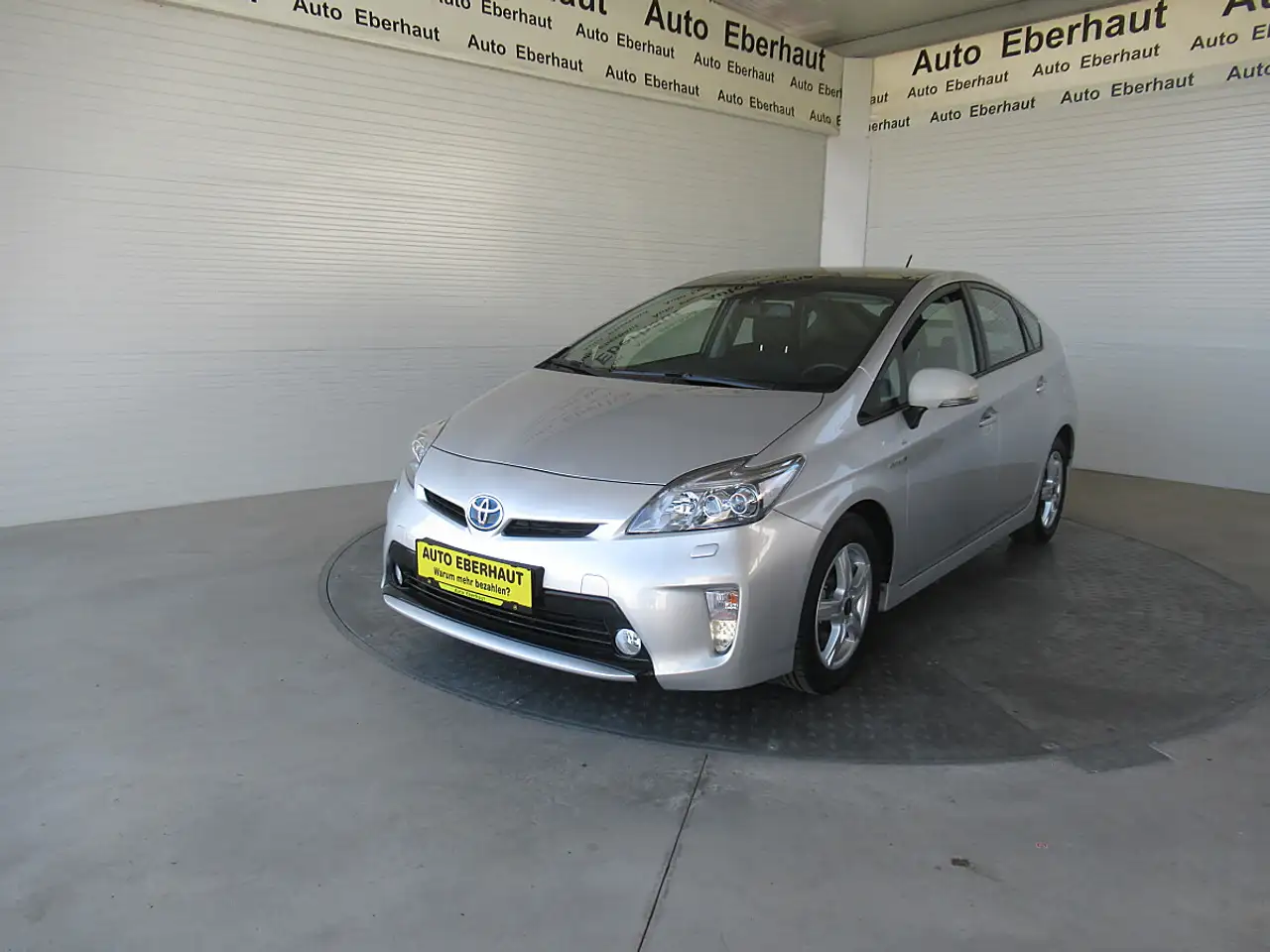 Toyota Prius 1,8 VVT-i Hybrid Premium 12 *Rückfahrkamera *2-... — photo 1 of 25