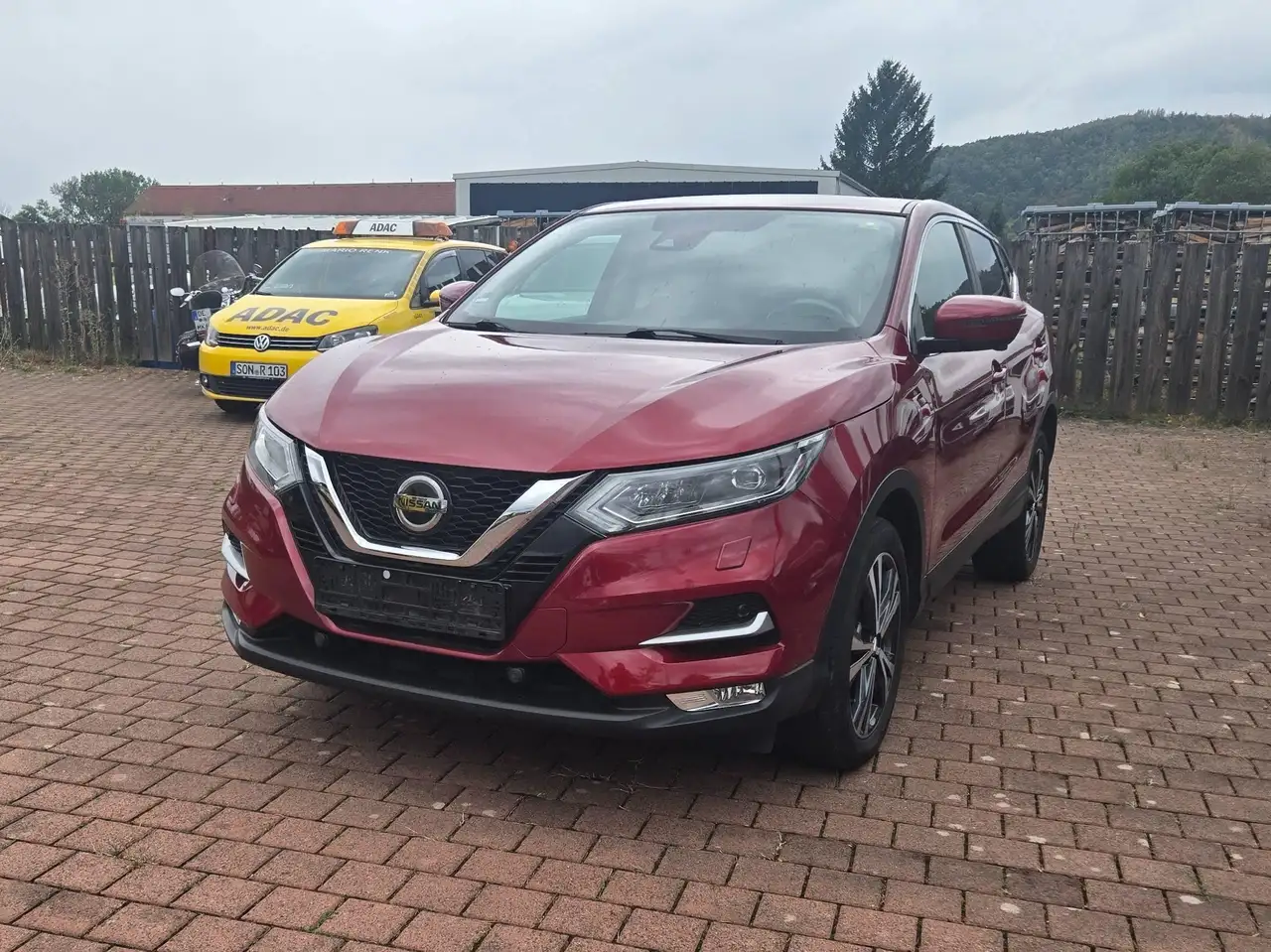 Nissan Qashqai N-Connecta — photo 1 of 21