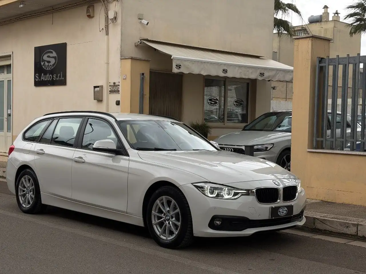 BMW 318 d Touring Advantage Aut. — photo 1 of 15