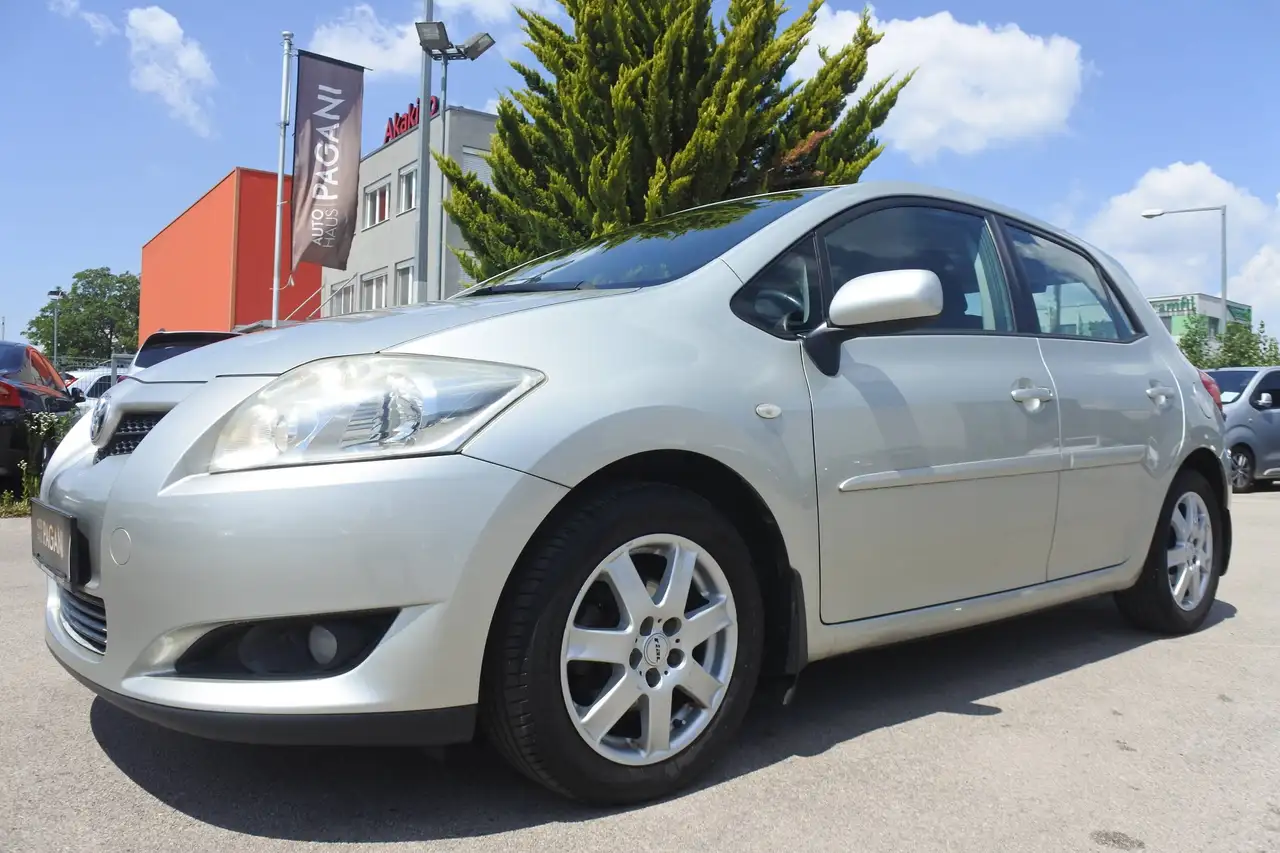 Toyota Auris Auris 1,6 Dual VVT-i Automatik — photo 1 of 15