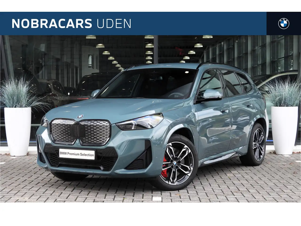 BMW iX1 eDrive20 M Sport / Sportstoelen / Comfort Access / — photo 1 of 39