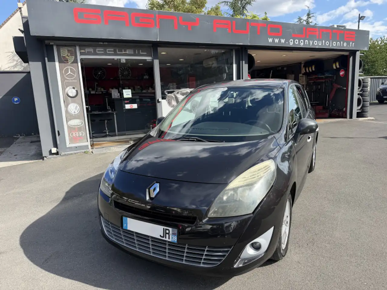 Renault Grand Scenic 1.5 DCI 105CH DYNAMIQUE 7 PLACES — photo 1 of 15