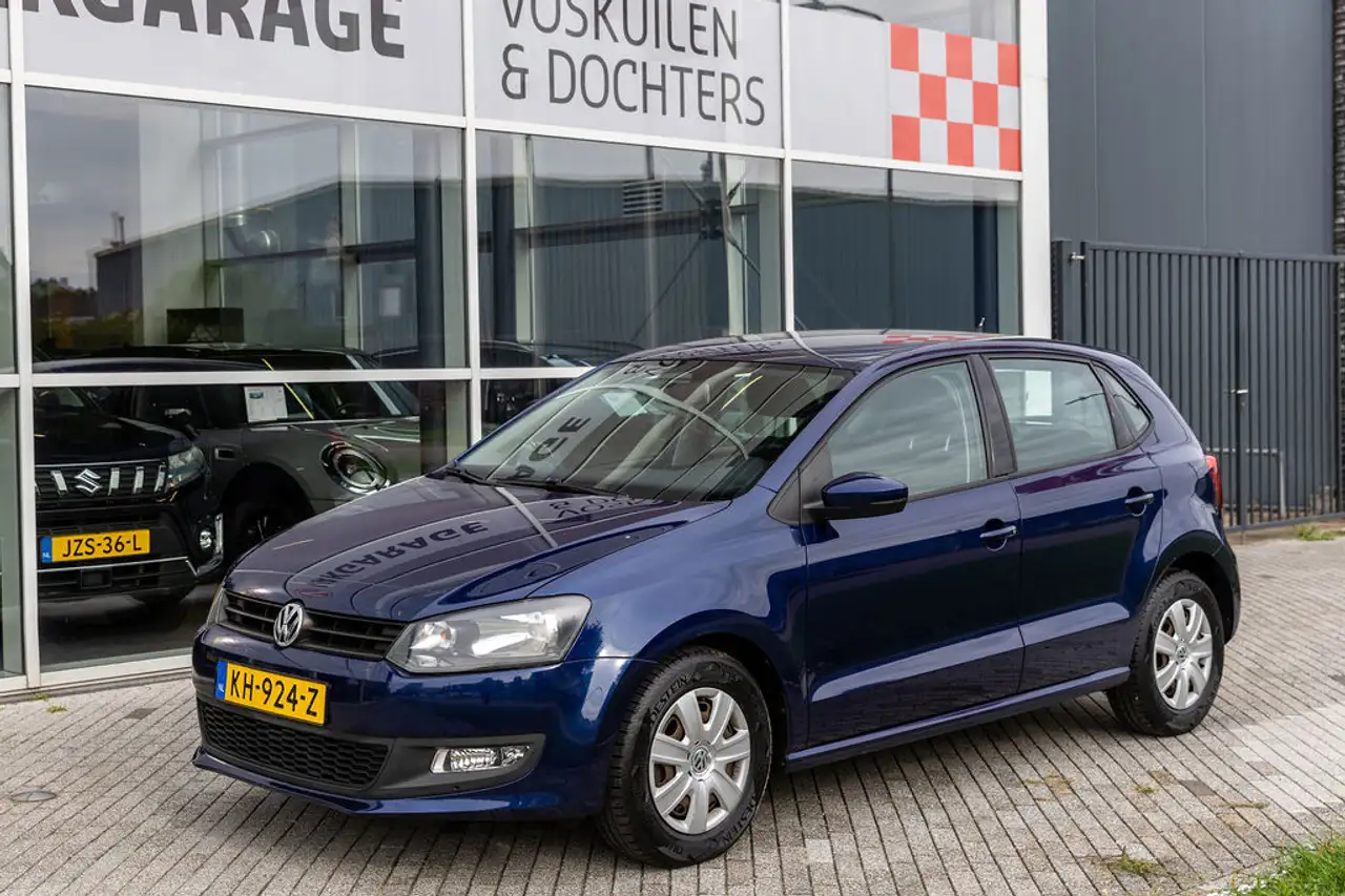 Volkswagen Polo 1.2 Easyline — photo 1 of 36