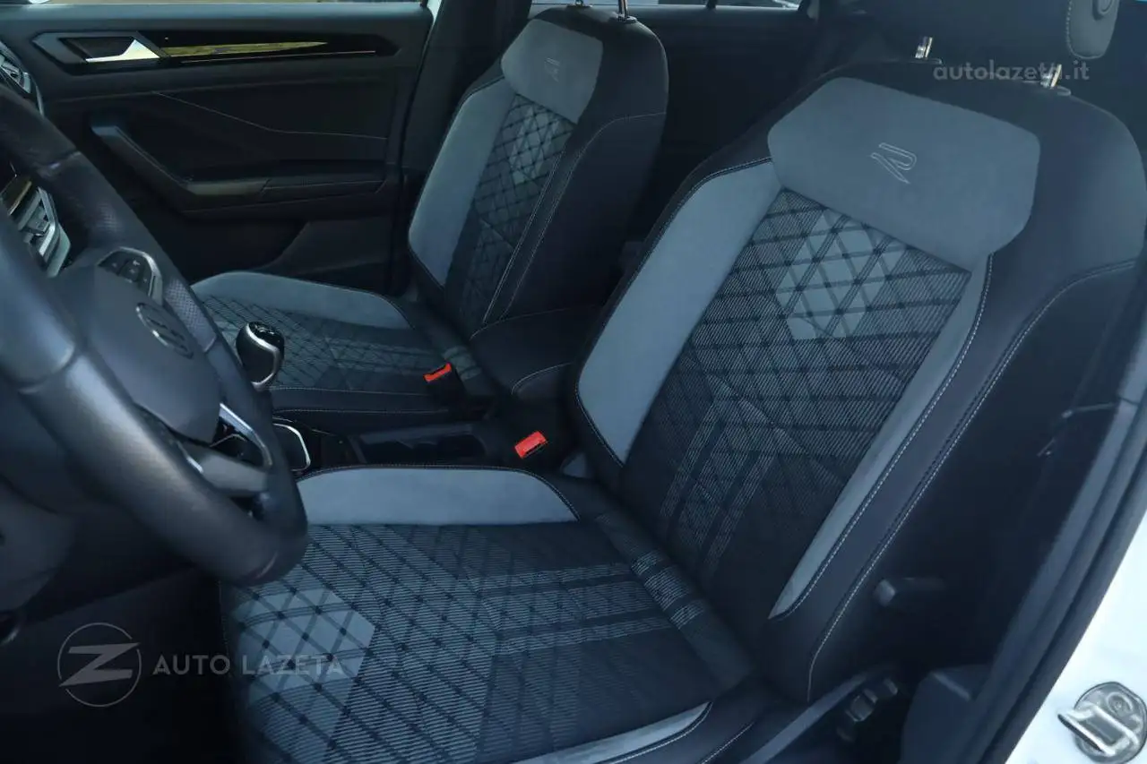 2025 Volkswagen T-Roc 1.0 TSI R-Line, photograph 6