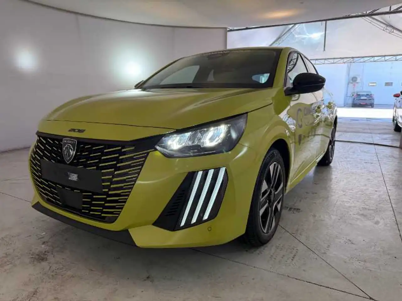 Peugeot 208 Hybrid 110 e-DCS6 Allure — photo 1 of 20
