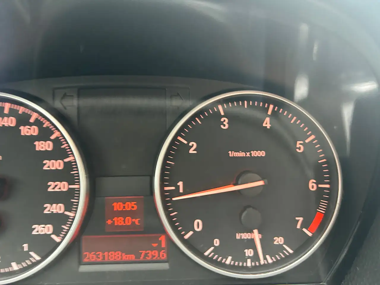 BMW 330 330 318i Business Line — photo 1 of 9