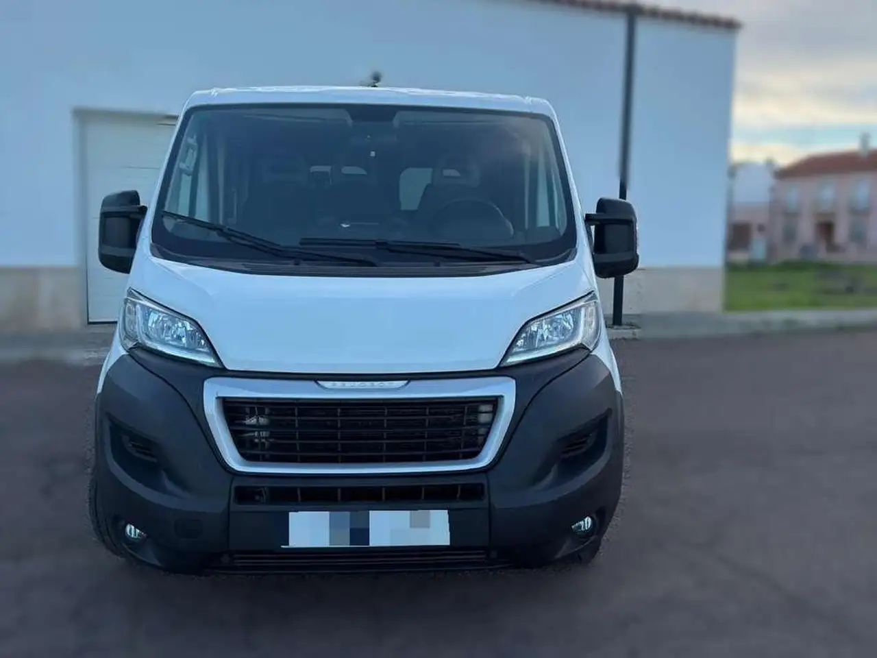 Peugeot Boxer Minibús 9 333 L2H2 BHDI 103kW(140CV) S&S — photo 1 of 13