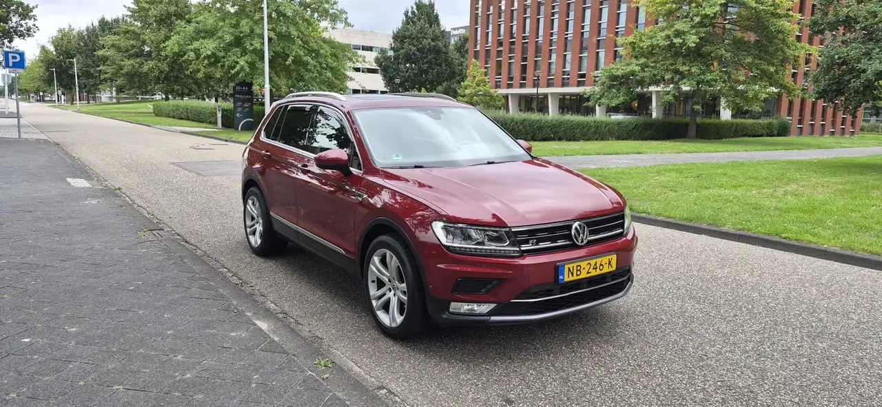 Volkswagen Tiguan 1.4 TSI ACT Highl. — photo 1 of 13