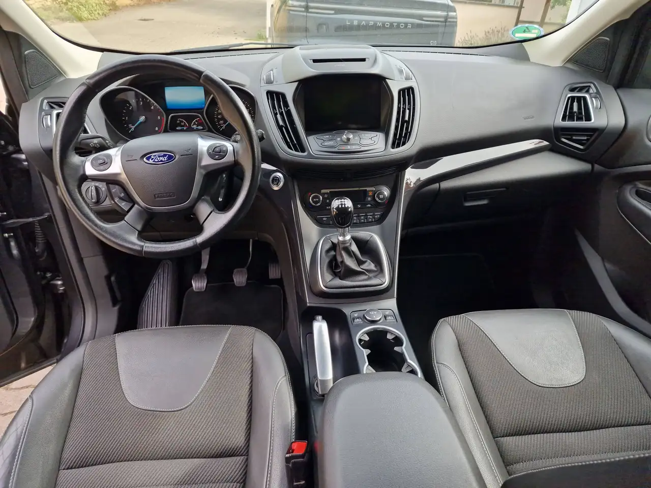 Ford Kuga Kuga 2.0 TDCi 2x4 Titanium — photo 1 of 16