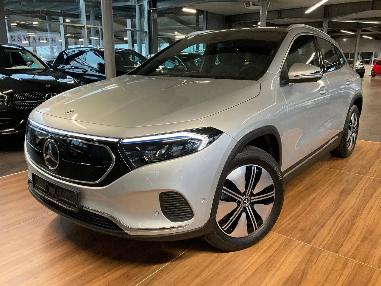 Mercedes-Benz EQA 300 EQA 300 4Matic (243.708) — photo 1 of 21