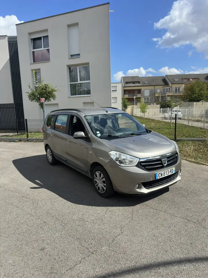 Dacia Lodgy — photo 1 of 15