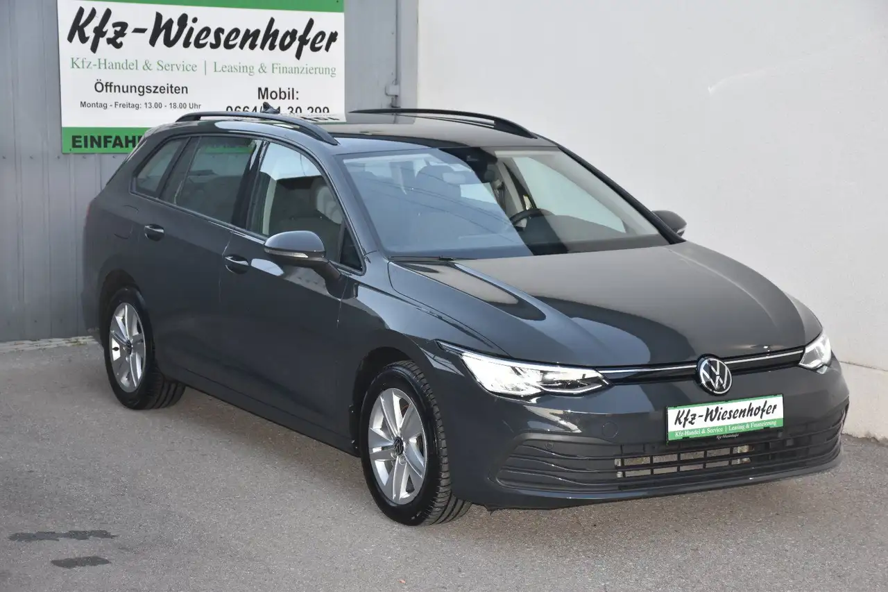 Volkswagen Golf VIII 2.0 TDI Life DSG / Service & Pickerl NEU / — photo 1 of 33