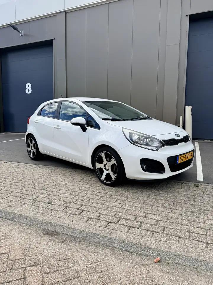 Kia Rio 1.2 CVVT Super Pack — photo 1 of 10