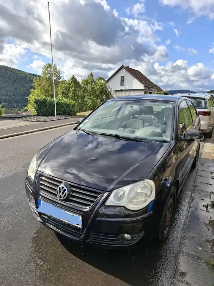Volkswagen Polo Tour — photo 1 of 8