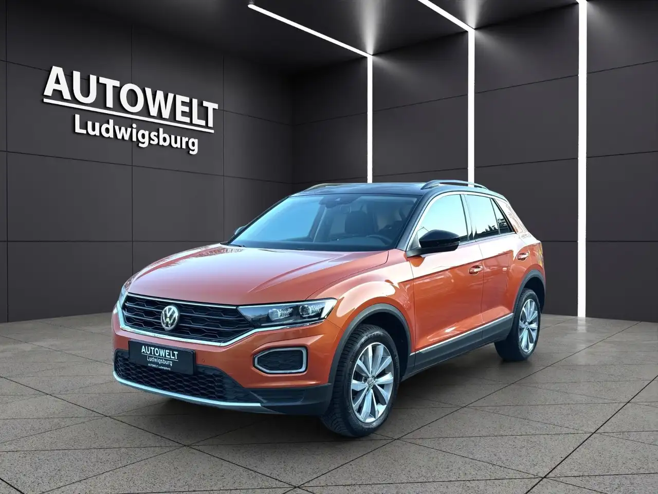 Volkswagen T-Roc Style 2.0 TDI DSG ACC-LED-NAVI-SPUR-TOT — photo 1 of 18