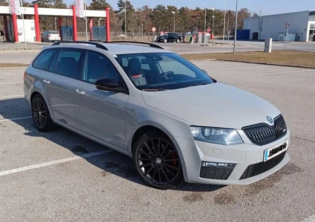 Skoda Octavia Combi RS 2,0 TDI Green tec DSG — photo 1 of 12