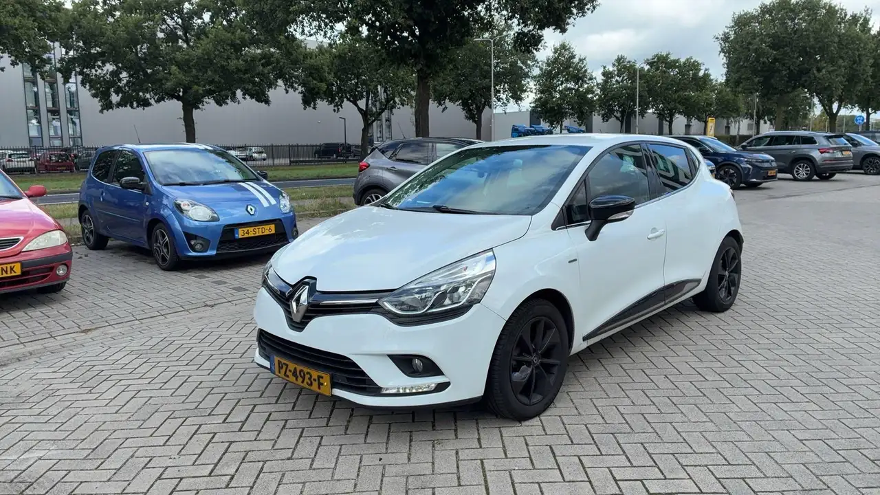 Renault Clio 0.9 TCe Limited — photo 1 of 10