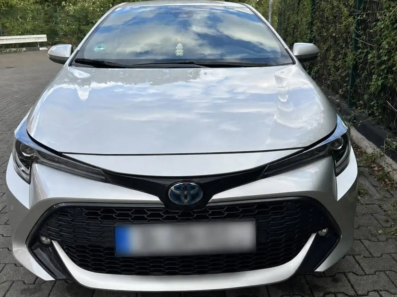 Toyota Corolla Corolla 1.8 Hybrid Touring Sports Team Deutschland — photo 1 of 12