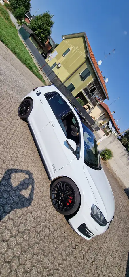 Volkswagen Golf GTD — photo 1 of 15