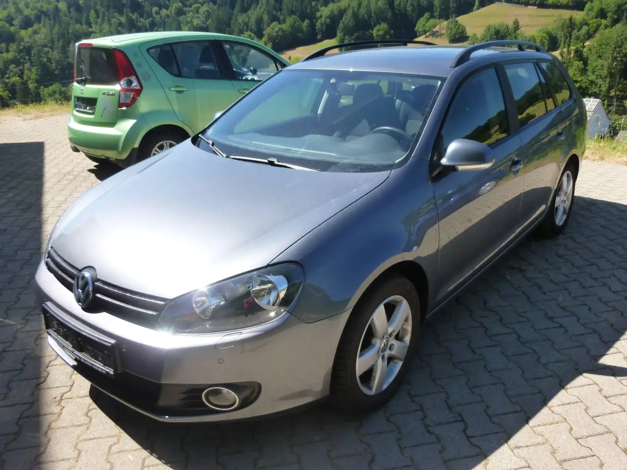 Volkswagen Golf Variant Trendline — photo 1 of 10