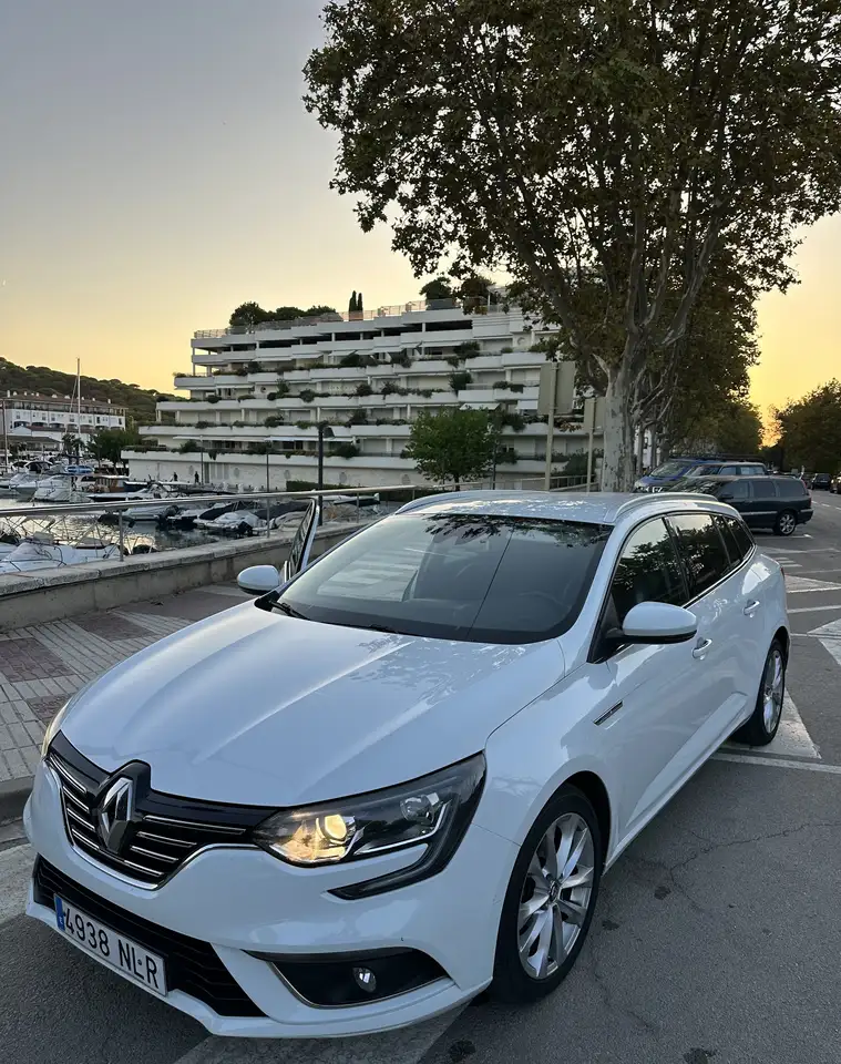 Renault Megane 1.5 dCi 110 CV EDC - — photo 1 of 12