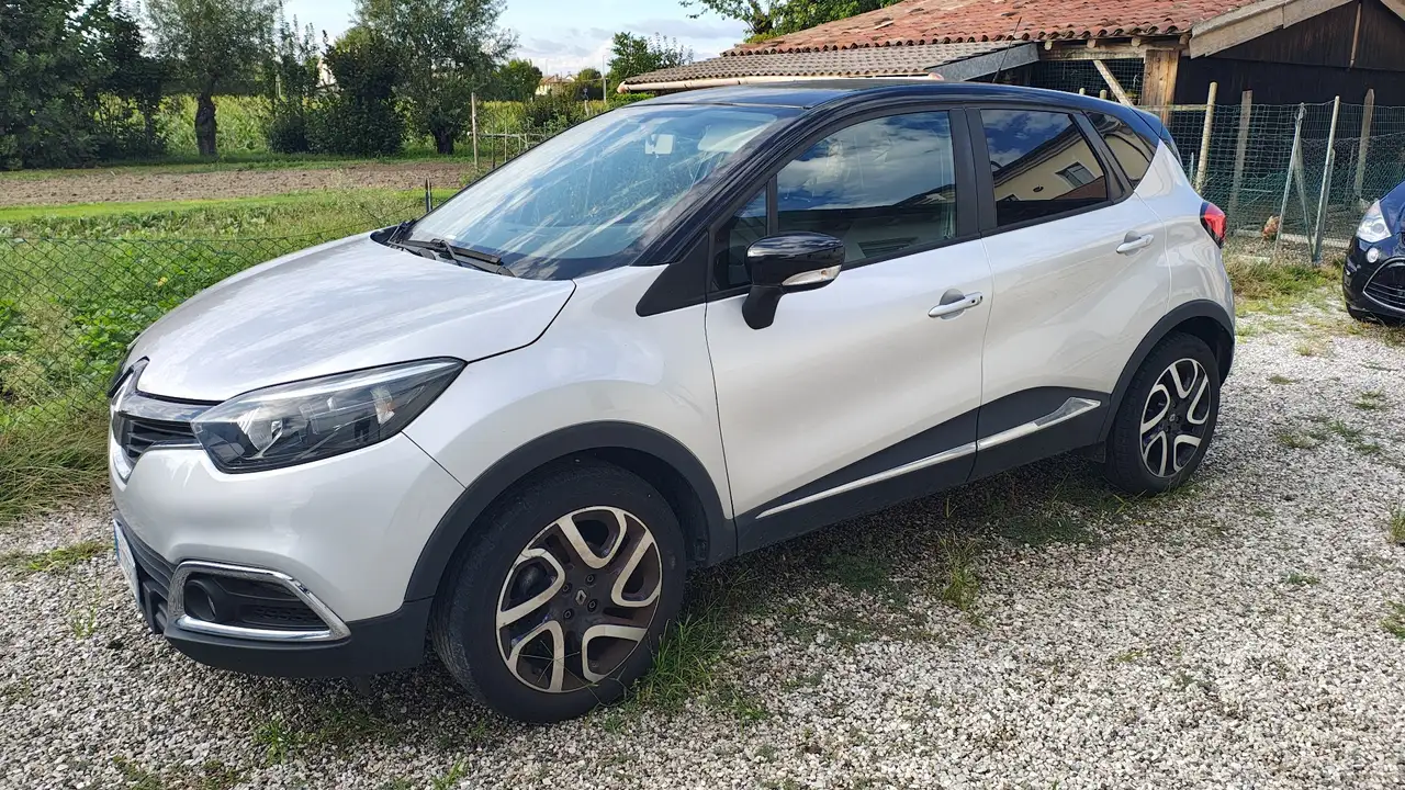 Renault Captur 0.9 tce Live s&s 90cv — photo 1 of 4