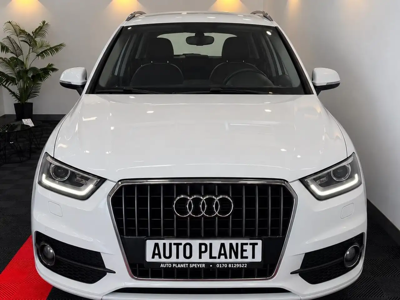 Audi Q3 1.4 TFSI — photo 1 of 2