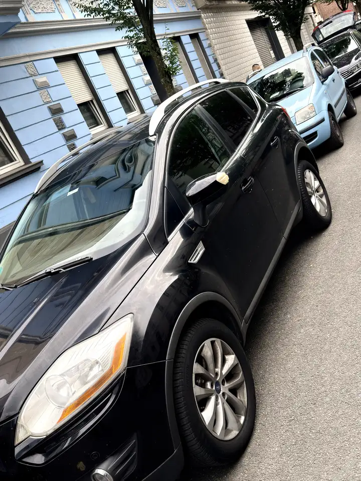 Ford Kuga Titanium — photo 1 of 8