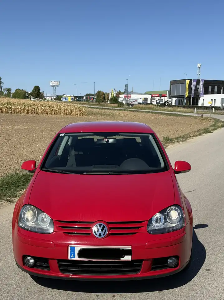 Volkswagen Golf Comfortline 2,0 TDI — photo 1 of 13