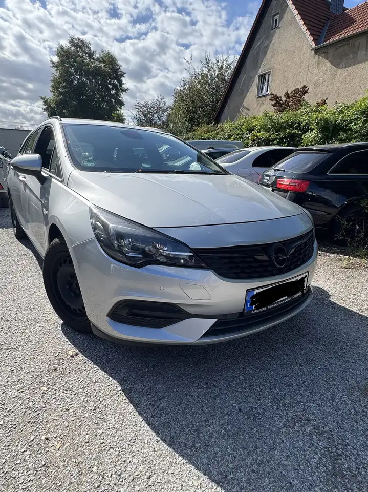 Opel Astra 1.5 D Start/Stop Sports Tourer Business Elegance — photo 1 of 12
