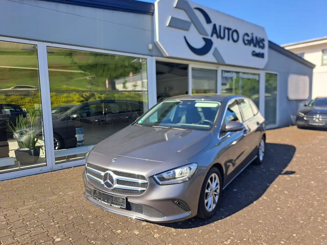 Mercedes-Benz B 180 W247 Progressive Licht-Sicht-Paket — photo 1 of 12
