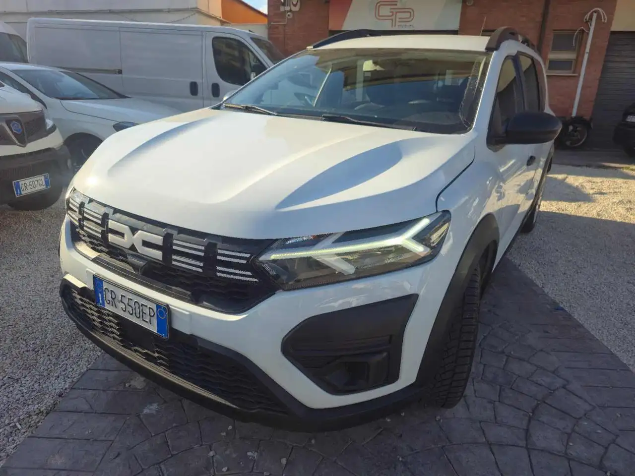 Dacia Jogger 1.0 TCe GPL 100 CV 5 posti Essential niproprietari — photo 1 of 11
