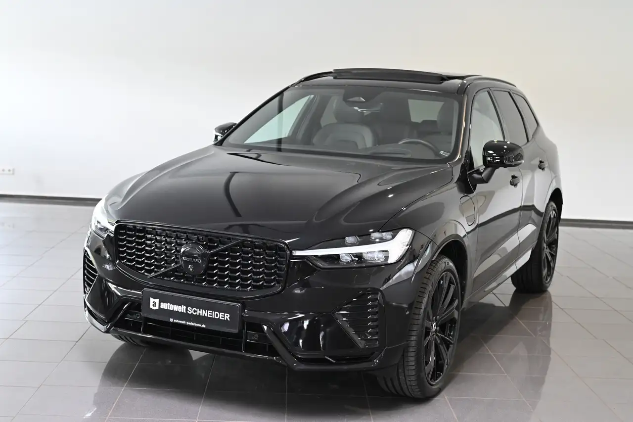 Volvo XC60 T8 AWD Ultra Black Edition Pano ACC HUD H&K — photo 1 of 40