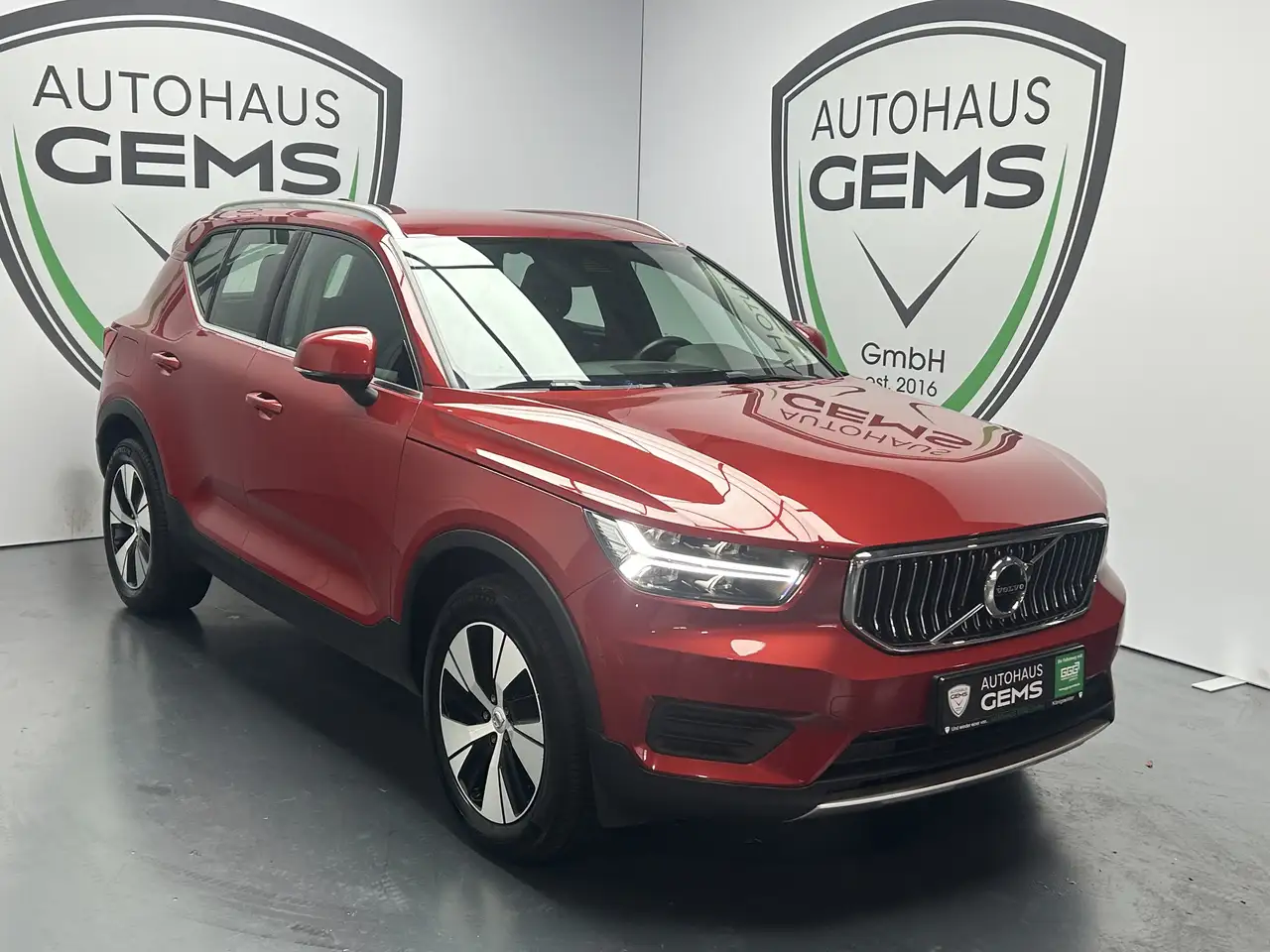 Volvo XC40 Inscription*Plug-In*Harman K*SHZ*Navi*CAM* — photo 1 of 15