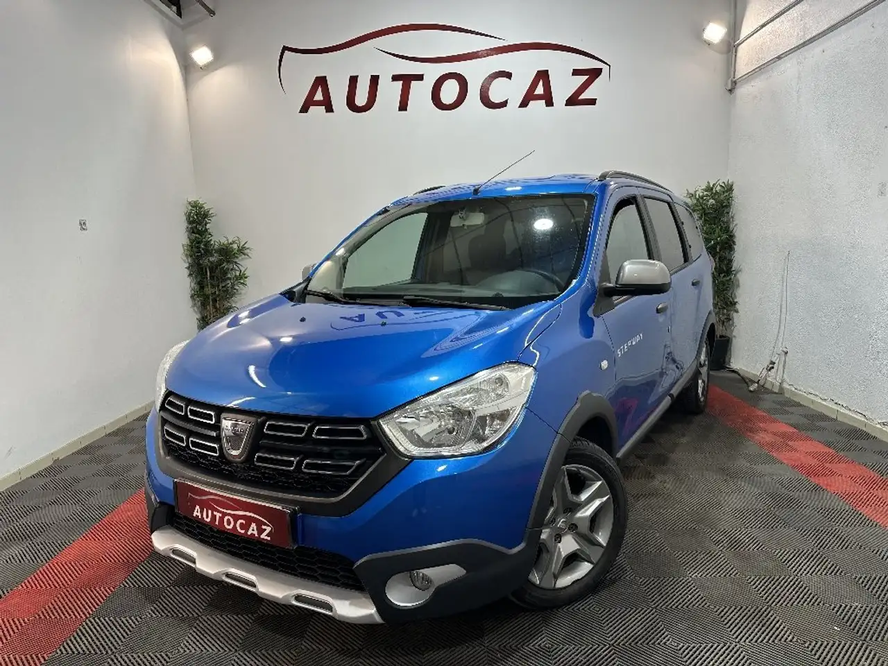 Dacia Lodgy dCI 110 7 places Stepway %2BCAMERA — photo 1 of 28