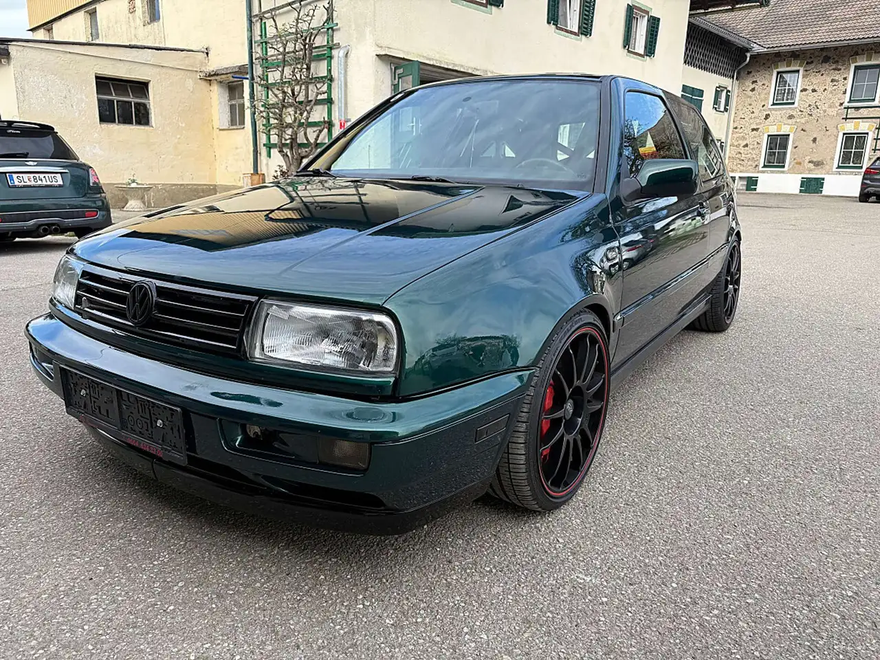 Volkswagen Golf — photo 1 of 23