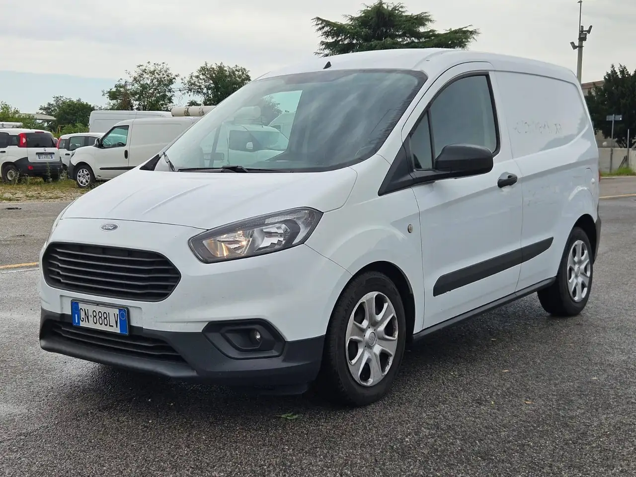 2023 Ford Tourneo Courier COURIER 1.5 TDCi 100 cv Trend - GN888LV, photograph 2